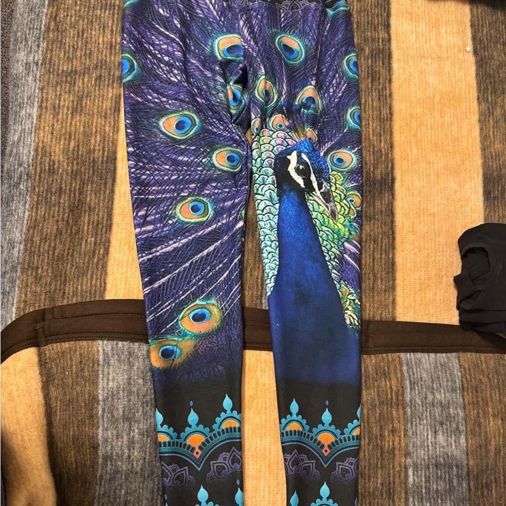 Yoganastix szM peacock leggings EUC